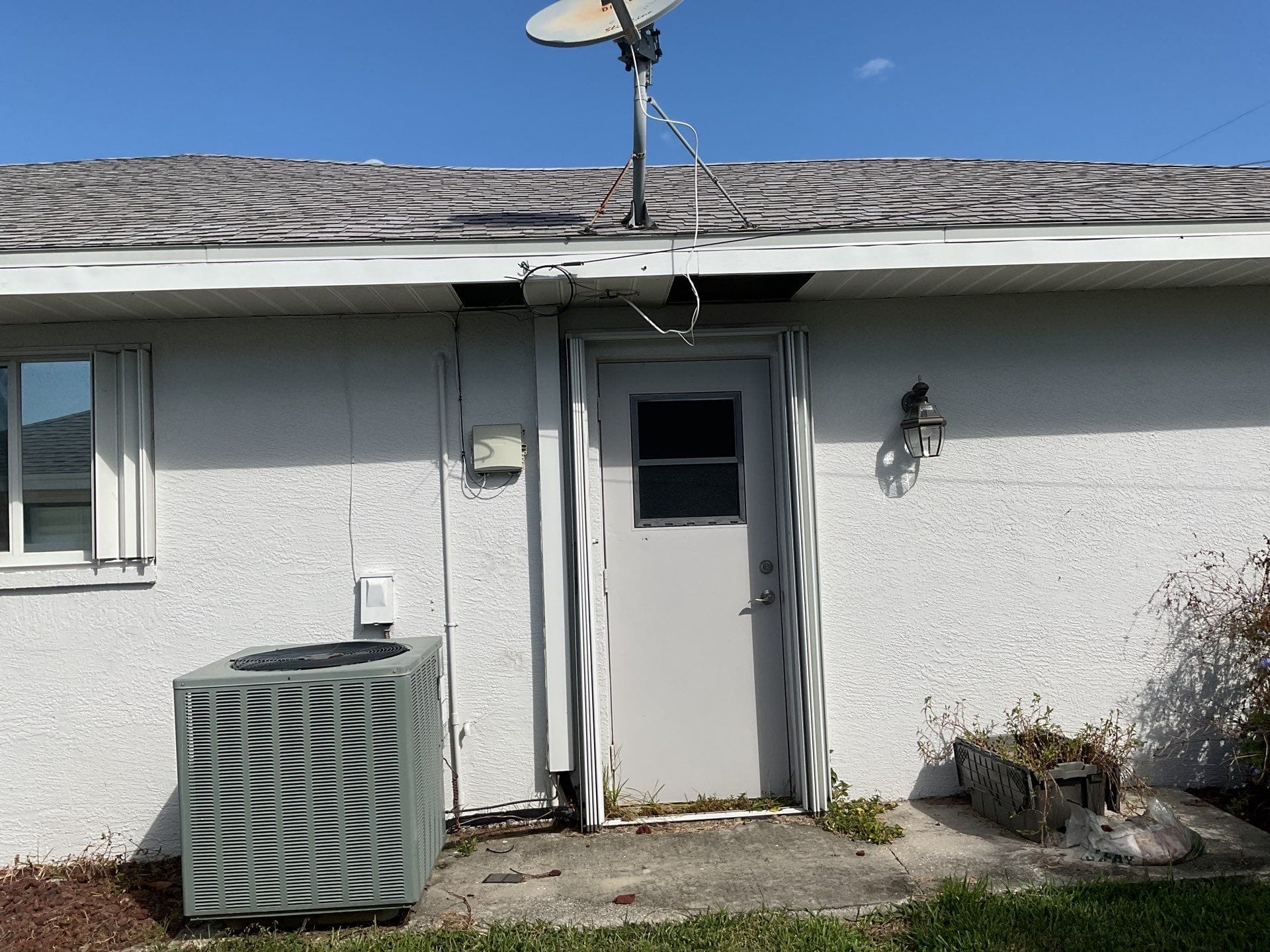 White Soffit and Fascia Gutters Cape Coral, FL Cape Coral Seamless