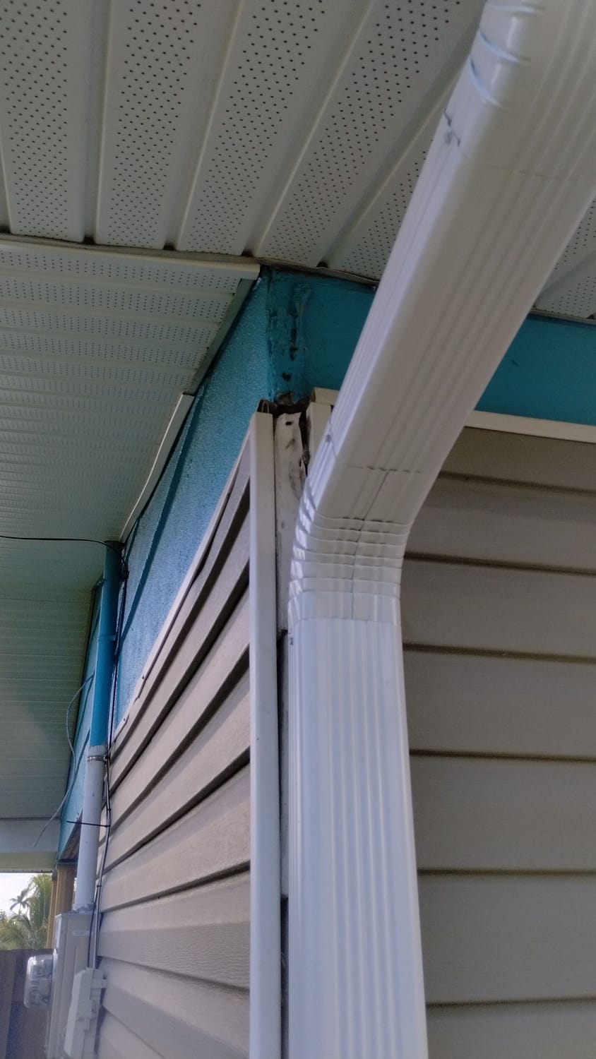 White Seamless Gutters Cape Coral, FL Cape Coral Seamless Gutters