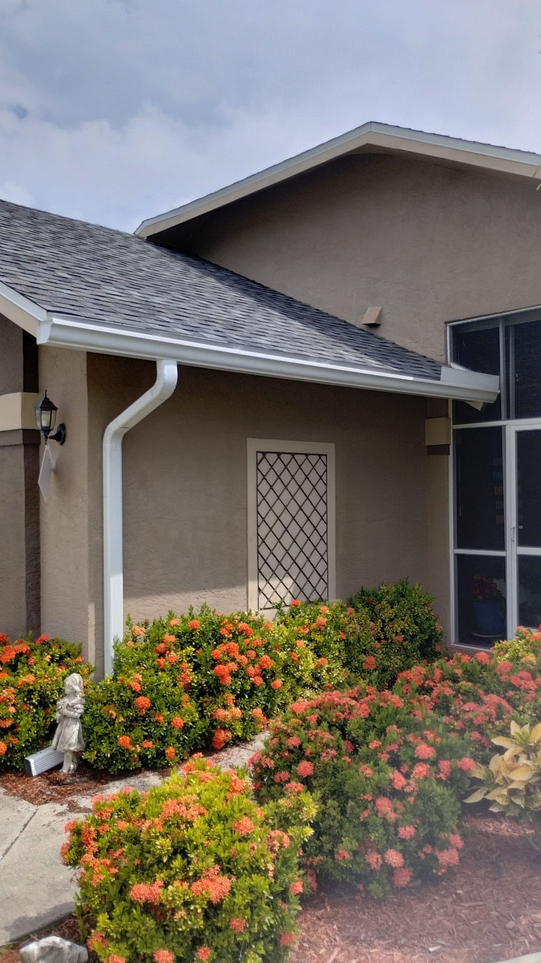 White Seamless Gutters Cape Coral, FL Cape Coral Seamless Gutters